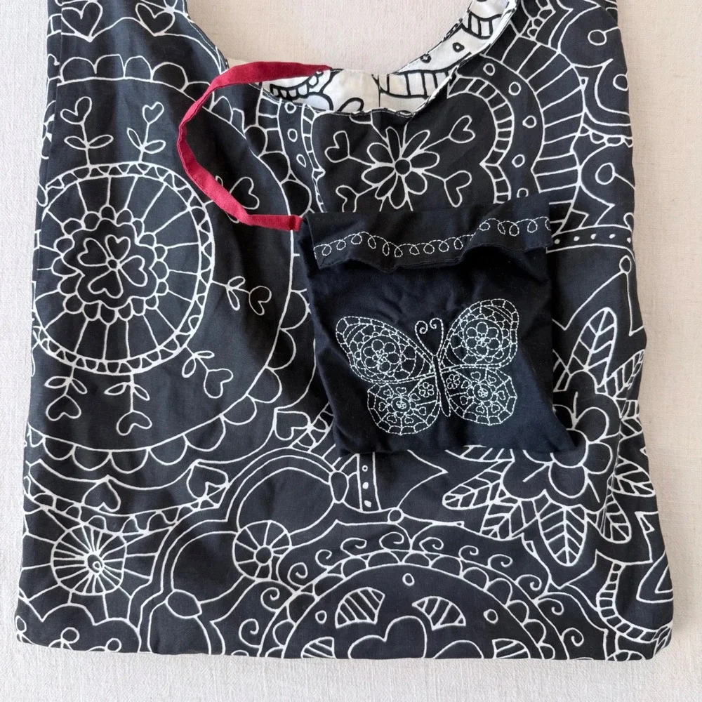 Unbranded Reversible Hobo Bag Women OS Black White Mandala Floral Tote Pouch